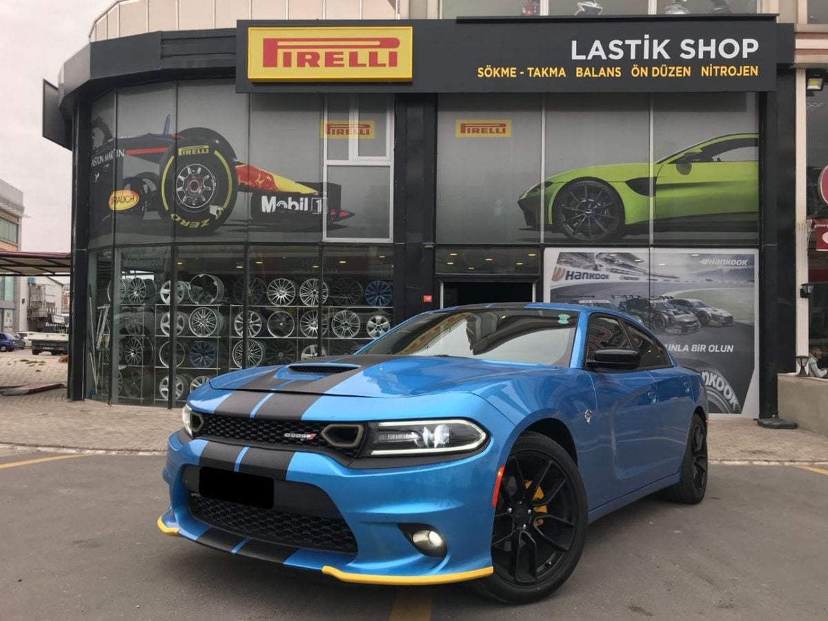 Lastikshop mağaza önü